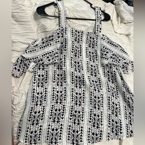 NWT size L white cold shoulder shirt with navy and red pattern - Picture 3 of 3